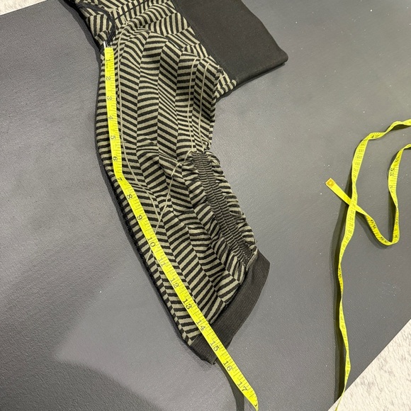 Lululemon Green and Black In The Flow Crop II - Picture 15 of 15